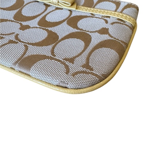 ❌SOLD❌ Coach Bow Wristlet — Signature Khaki & Sunflower - Picture 7 of 8